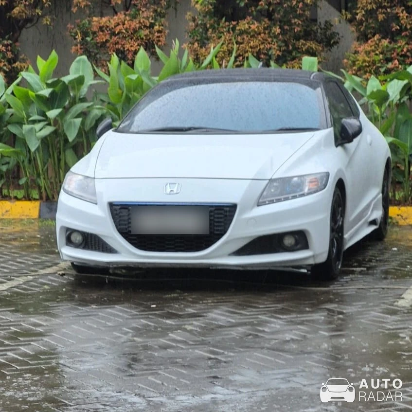 Honda CR-Z spotted in Jakarta, Indonesia