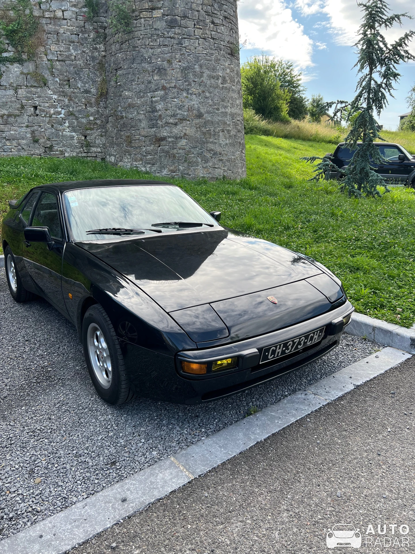 Porsche 944 spotted in Oloron-Sainte-Marie, France