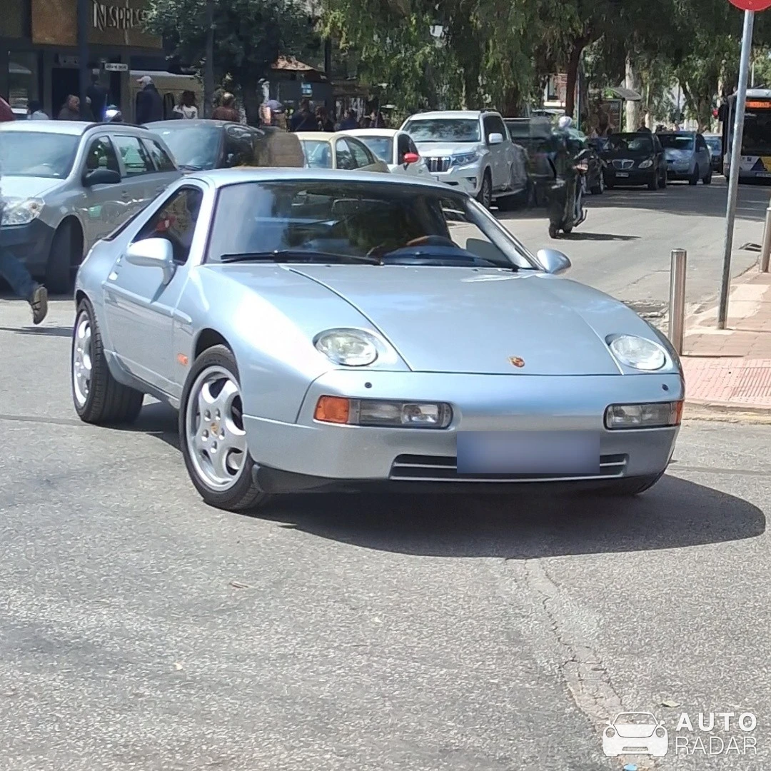 Porsche 928 GTS spotted in Glyfada, Greece