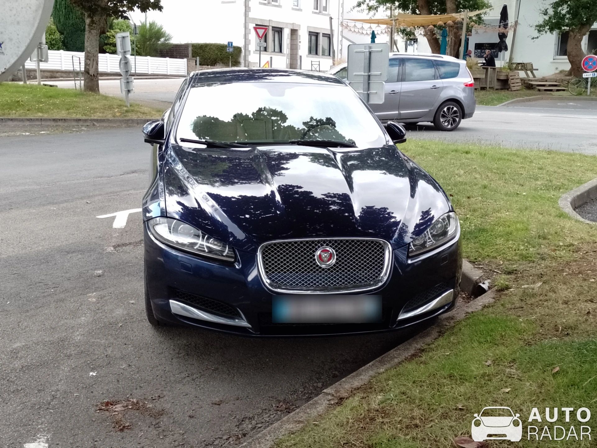 Jaguar XFR-S spotted in Méry-sur-Oise