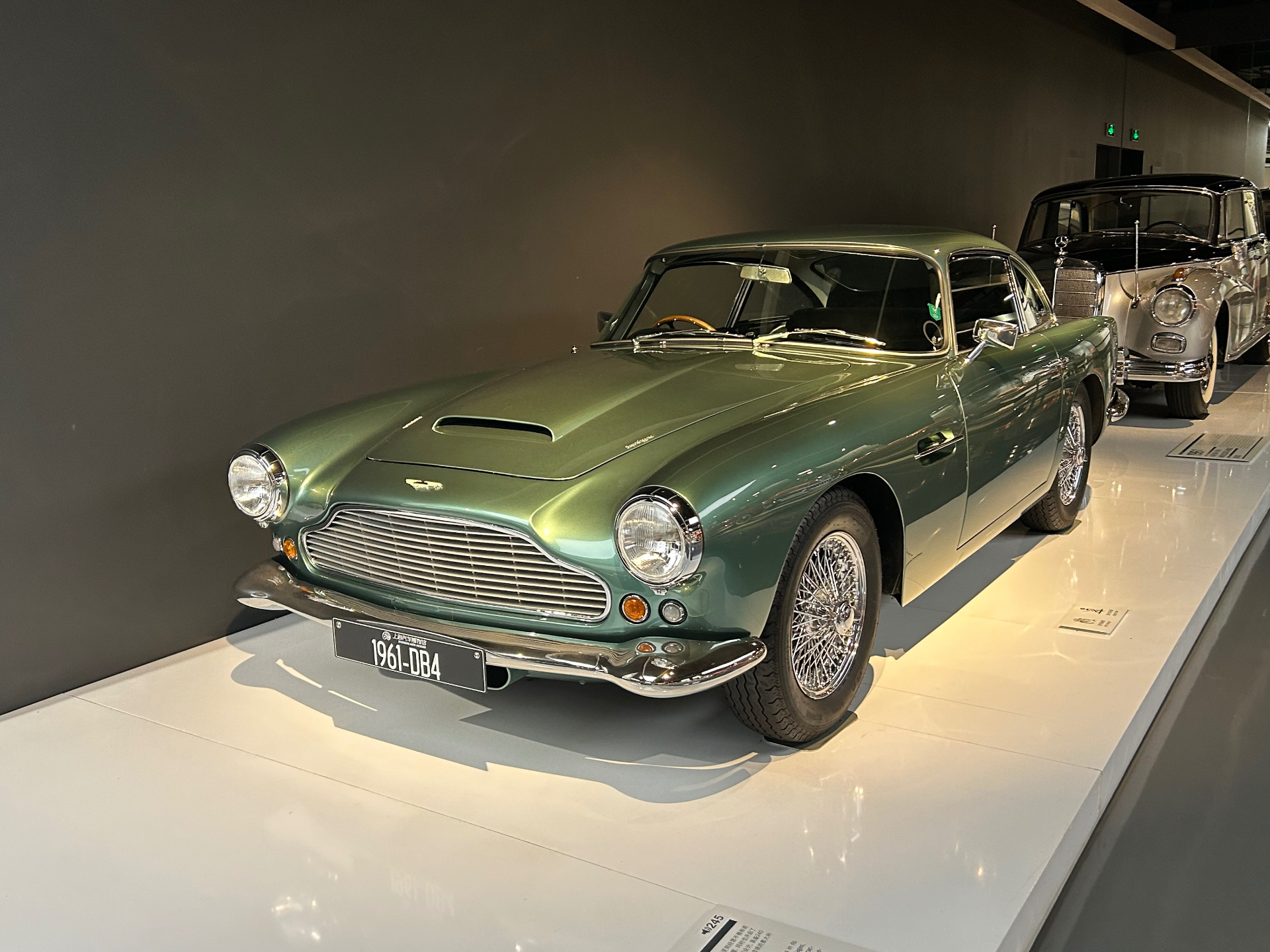 Aston Martin DB4 Vantage