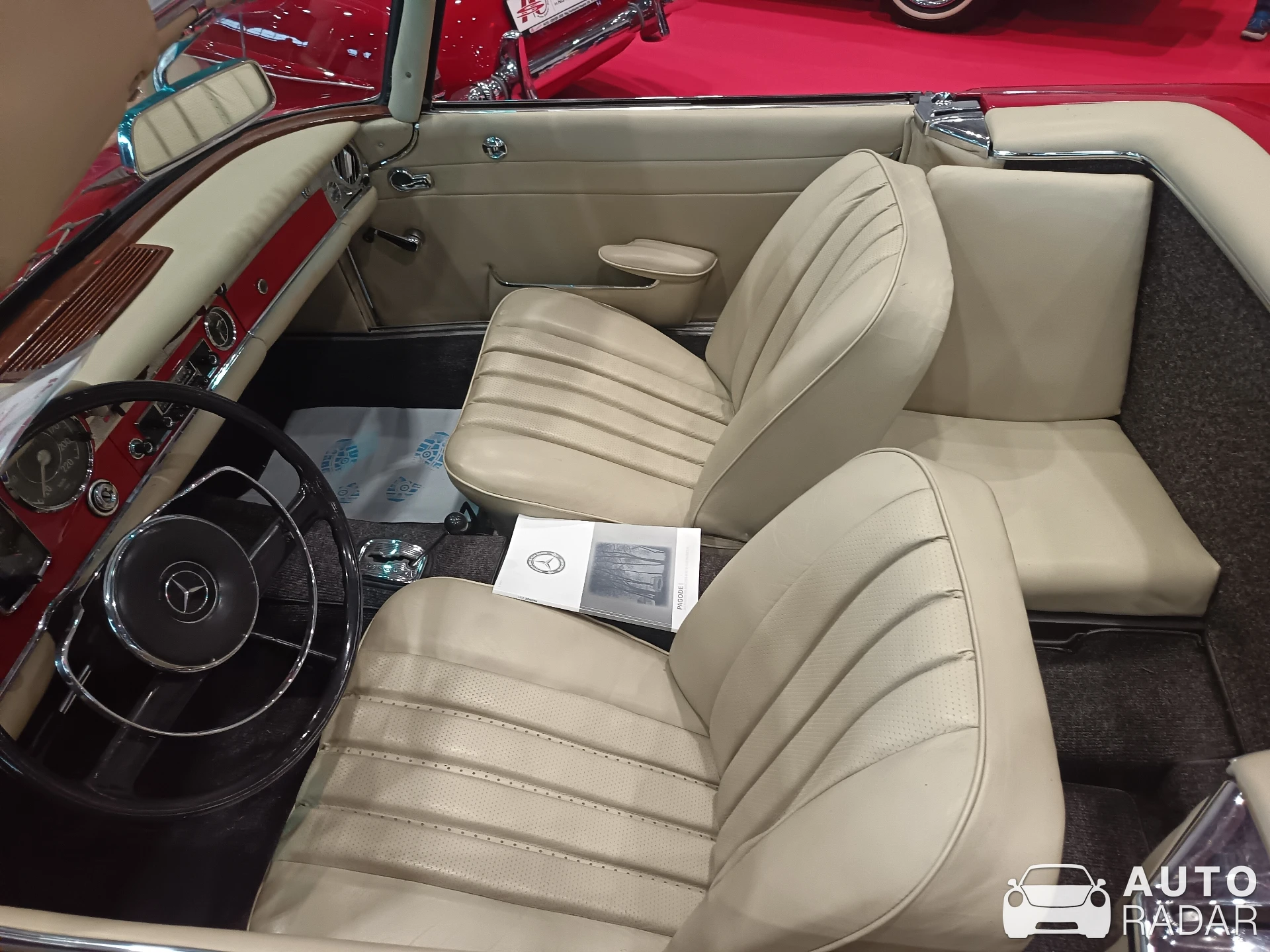 Mercedes-Benz 230SL spotted in Nürnberg