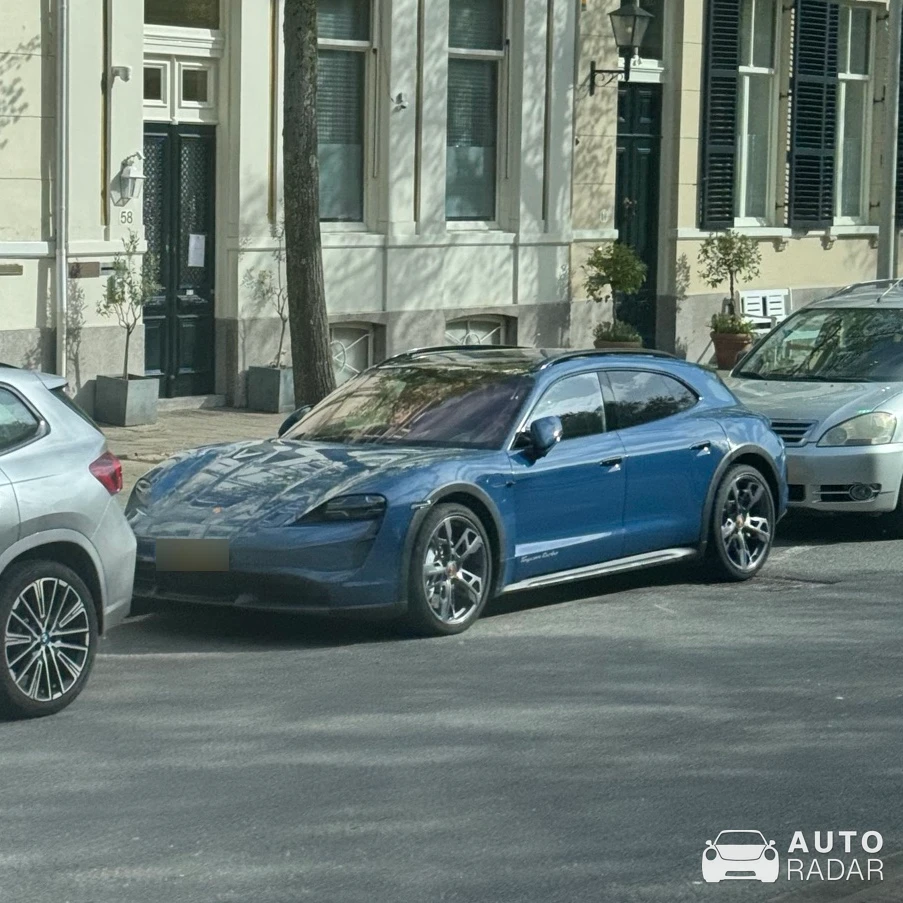Porsche Taycan Turbo Cross Turismo spotted in Den Haag