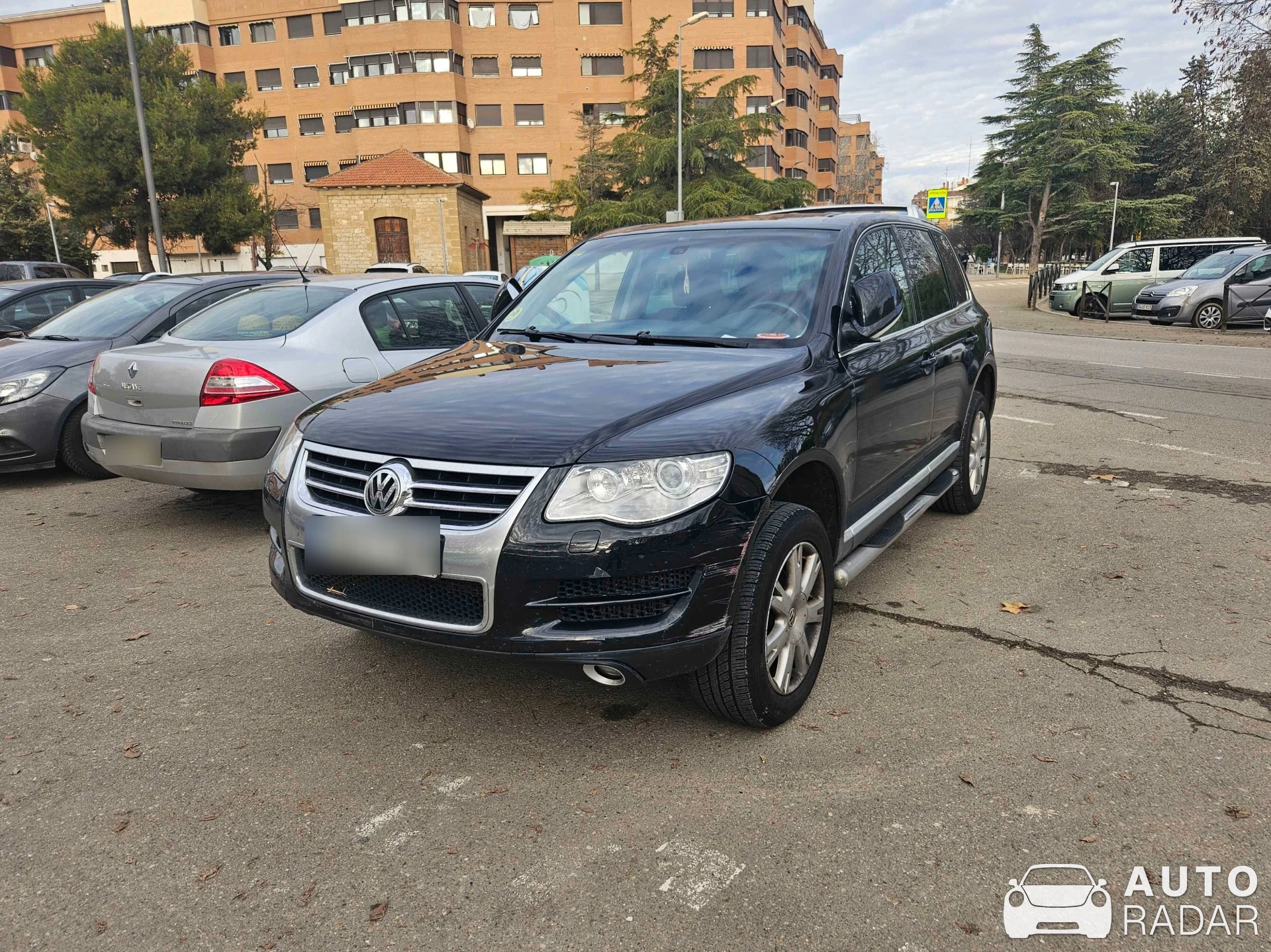 Volkswagen Touareg V10 TDI spotted in Huesca