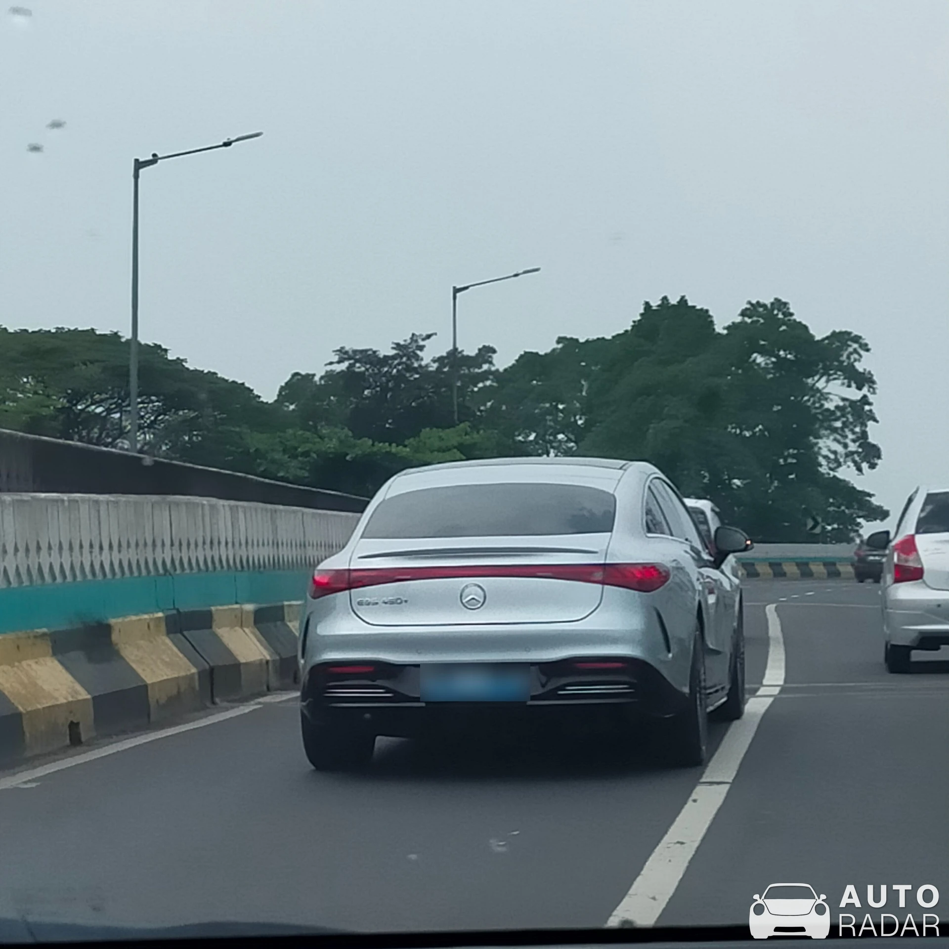 Mercedes-Benz EQS spotted in Kota Jakarta Selatan, Indonesia