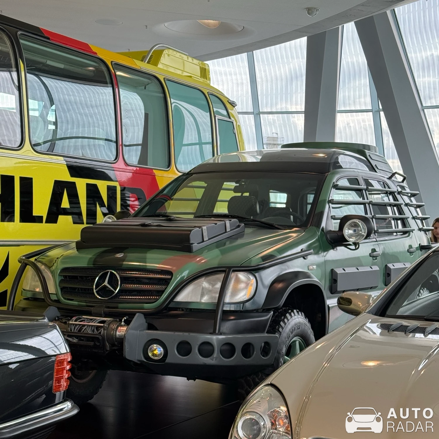 Mercedes-Benz ML 320 „Lost World Movie“ spotted in Stuttgart