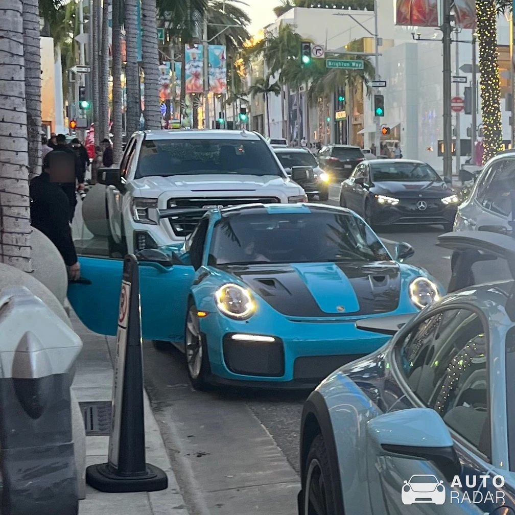 Porsche 991 GT2 RS spotted in Beverly Hills, United States
