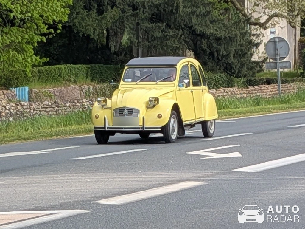Citroën 2CV6 Club spotted in Nohant-Vic