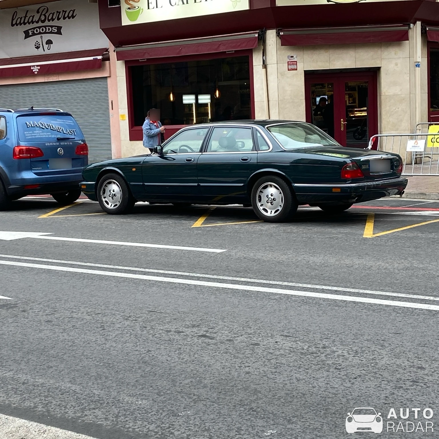 Jaguar XK8 spotted in Logroño, España
