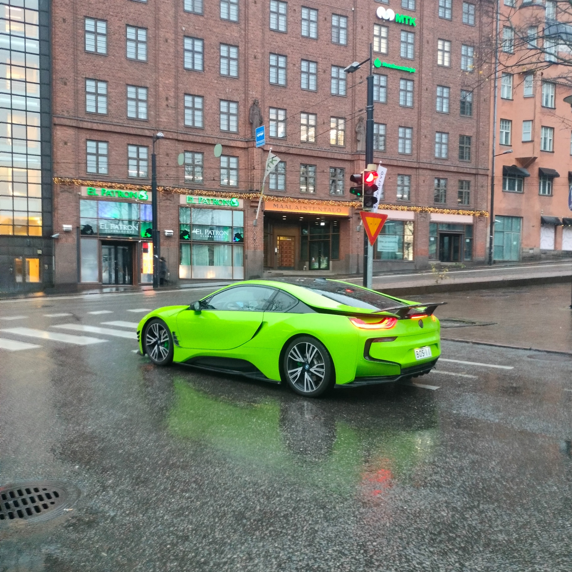 BMW i8 Protonic Frozen Black Edition