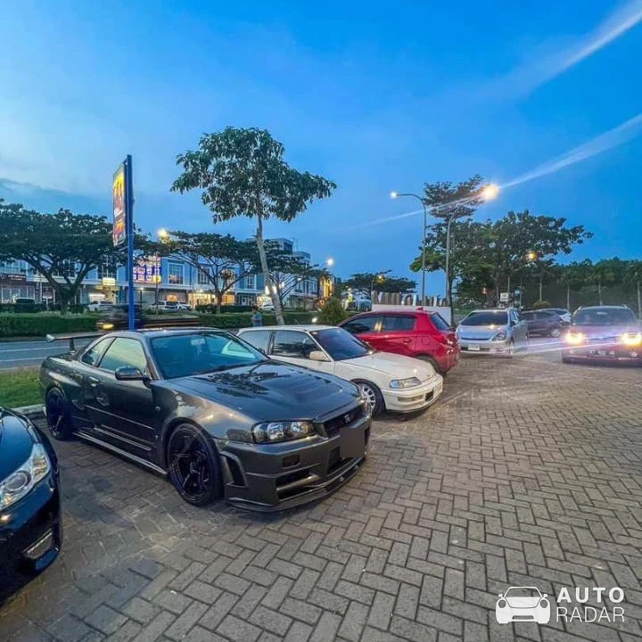 Nissan Skyline R34 GT-R spotted in Kota Balikpapan, Indonesia