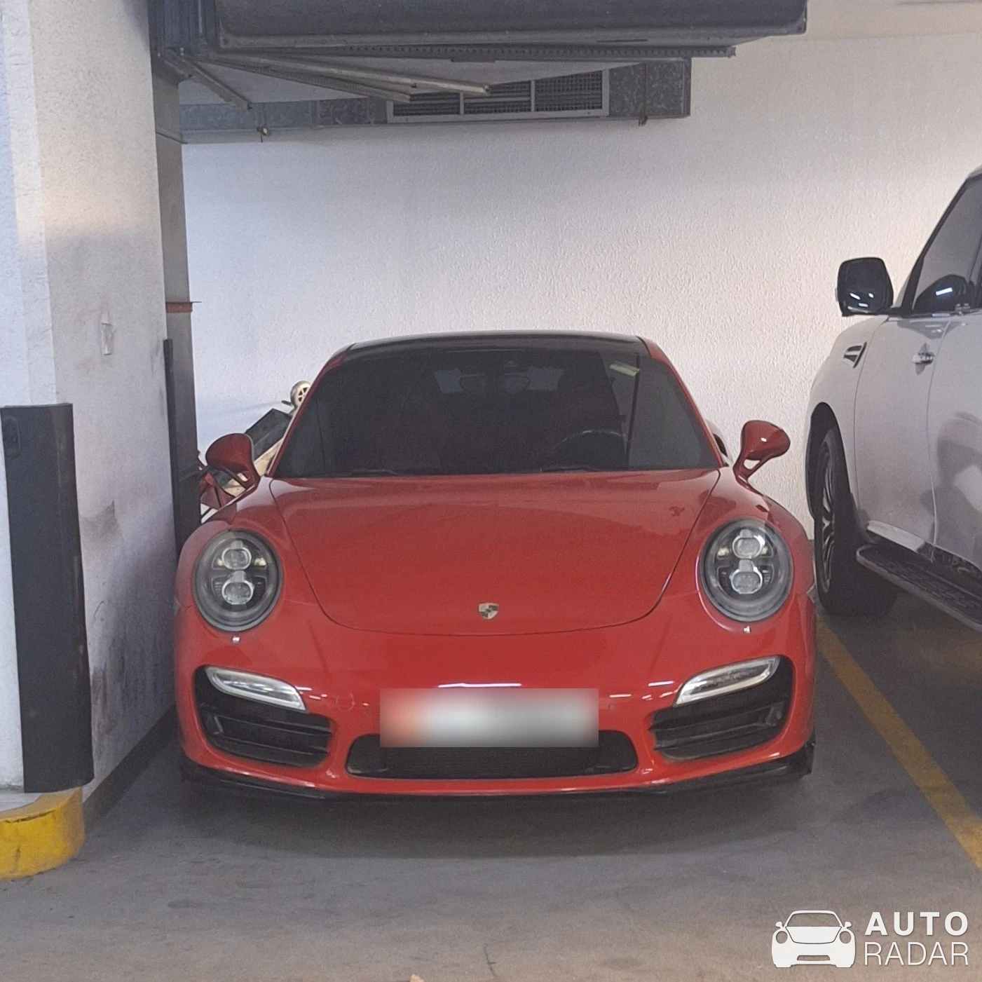 Porsche 991 Carrera MkI spotted in Abu Dhabi, United Arab Emirates