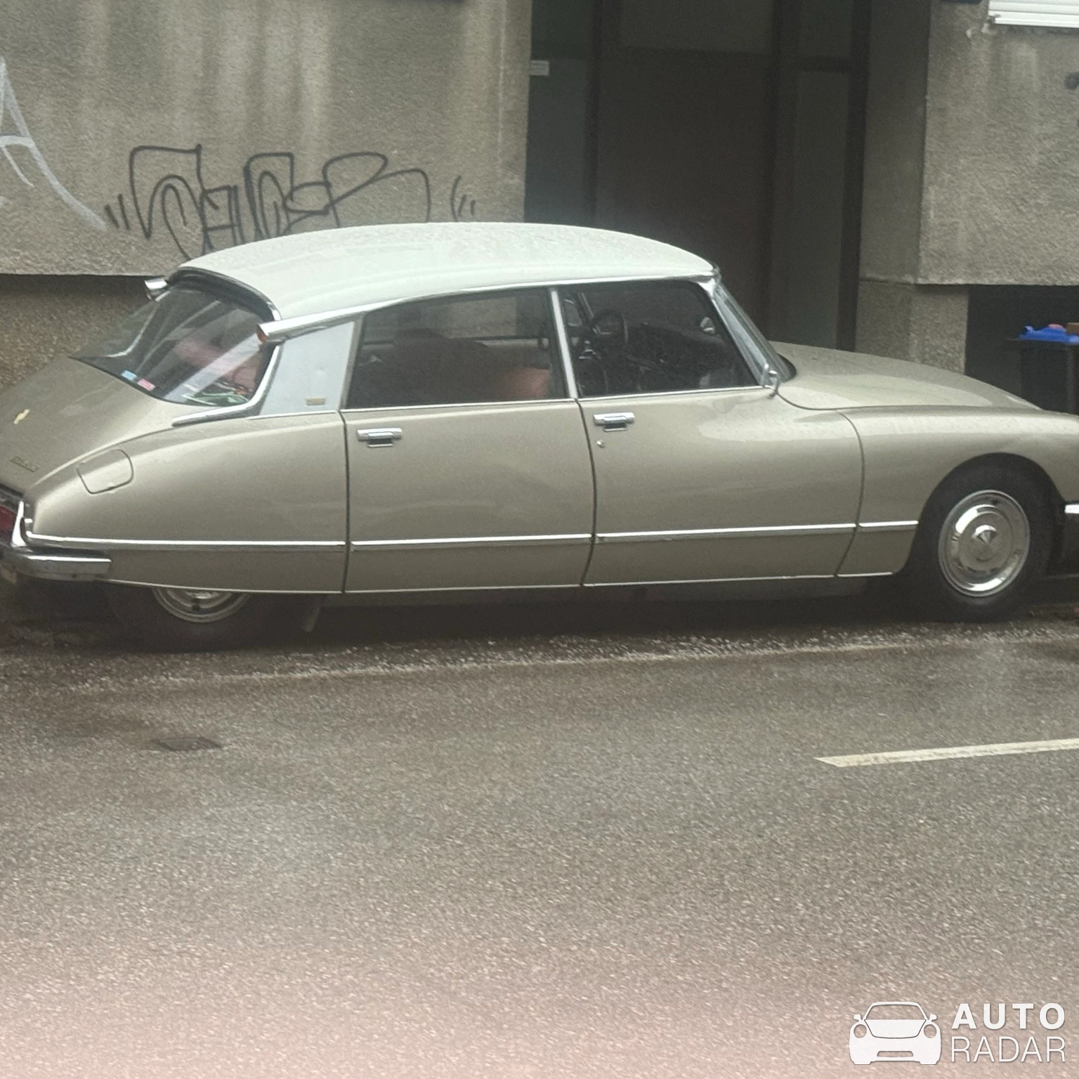 Citroën DS spotted in Zagreb, Croatia