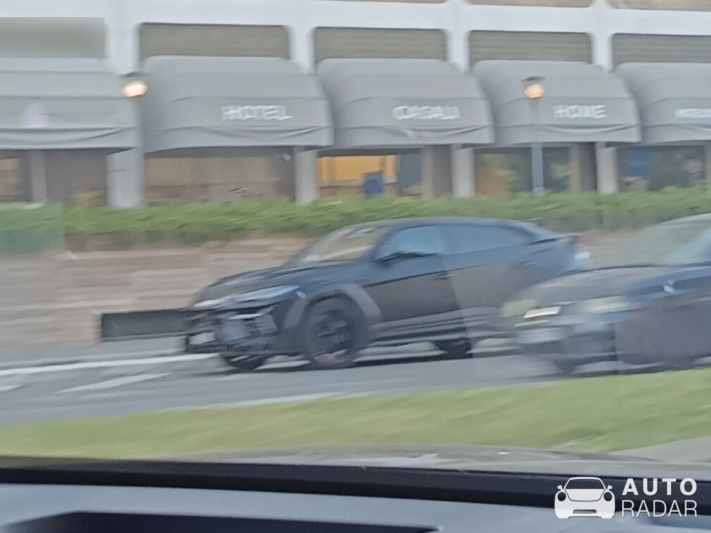 Lamborghini Urus Mansory Venatus P820 spotted in Cesena