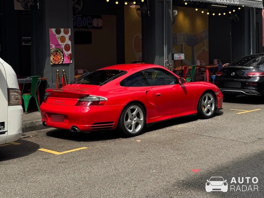 Porsche 996 Turbo S spotted in Singapore