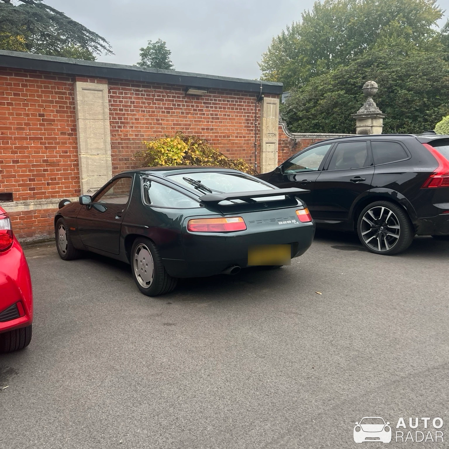 Porsche 928 S4 spotted in Surrey, United Kingdom
