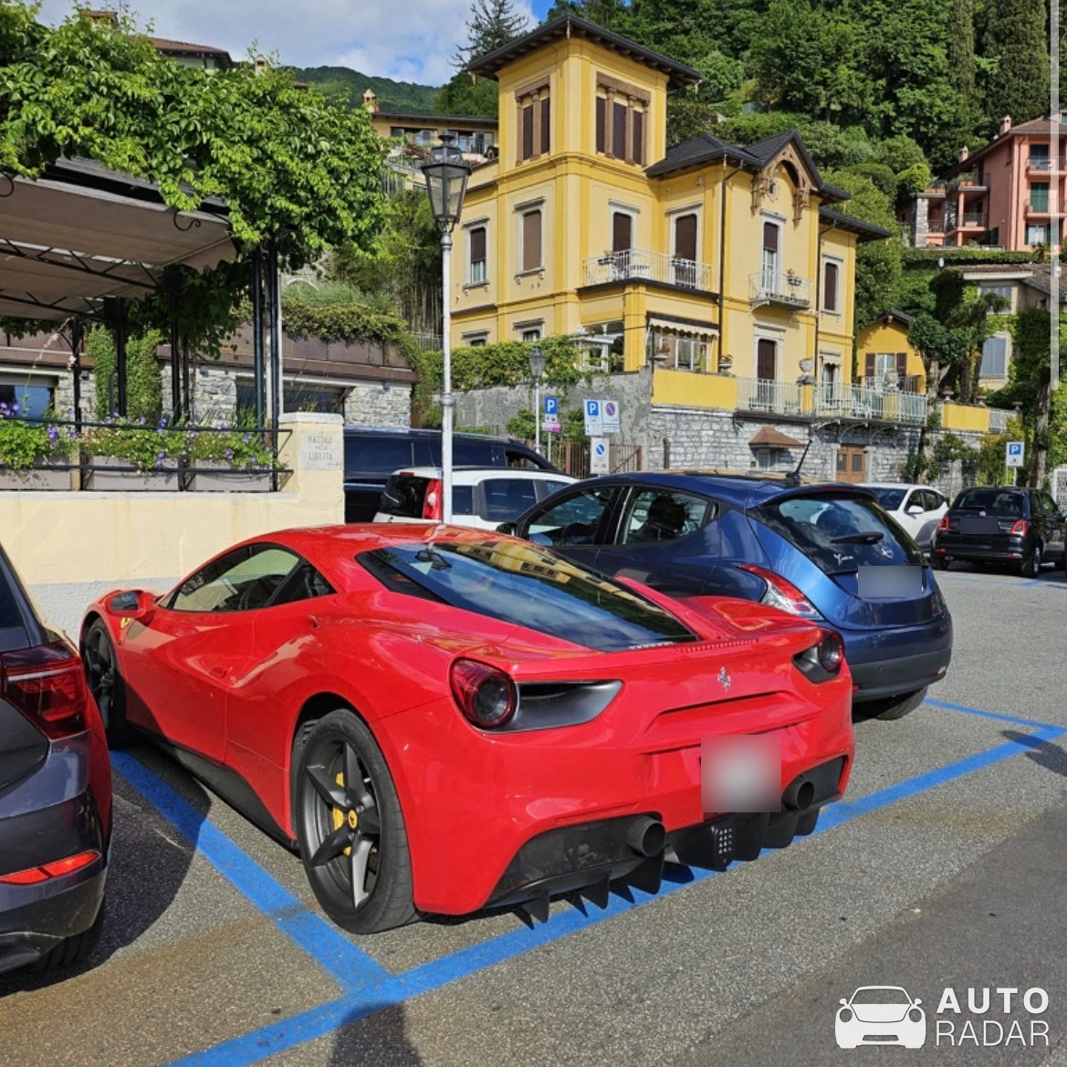 Ferrari 488 GTB spotted in Como, Italien