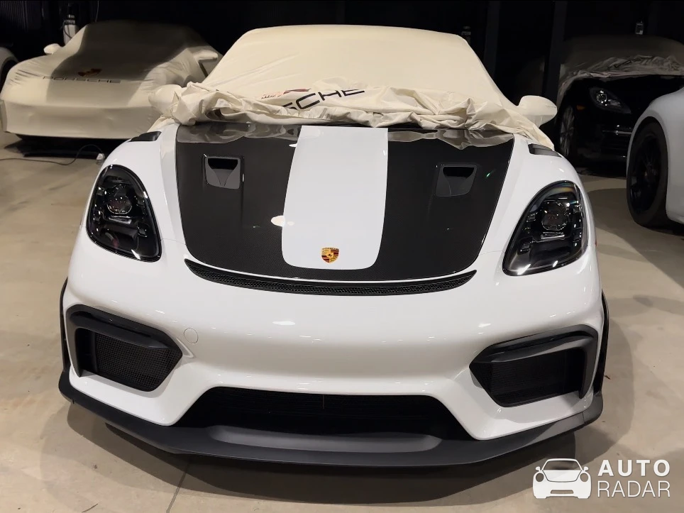 Porsche 718 Cayman GT4 RS spotted in Québec City, Canada
