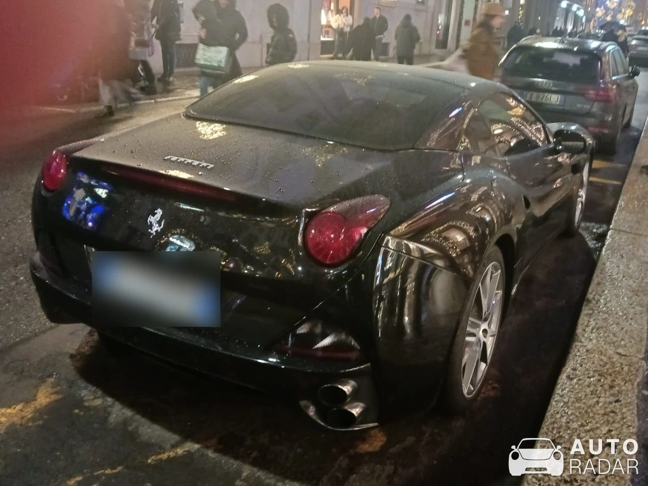 Ferrari California spotted in Milano, Italy