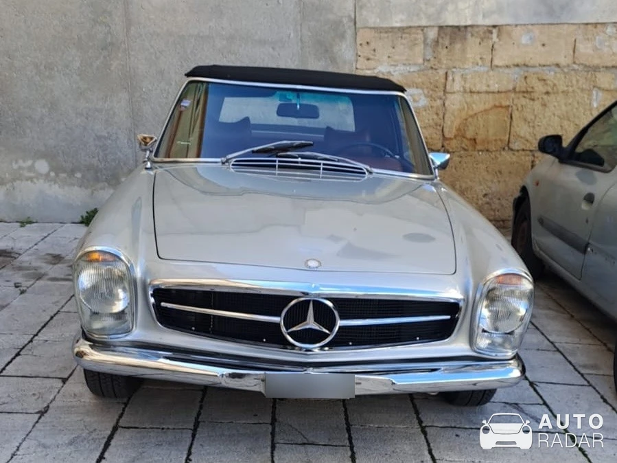 Mercedes-Benz 200D W113 spotted in Bagheria