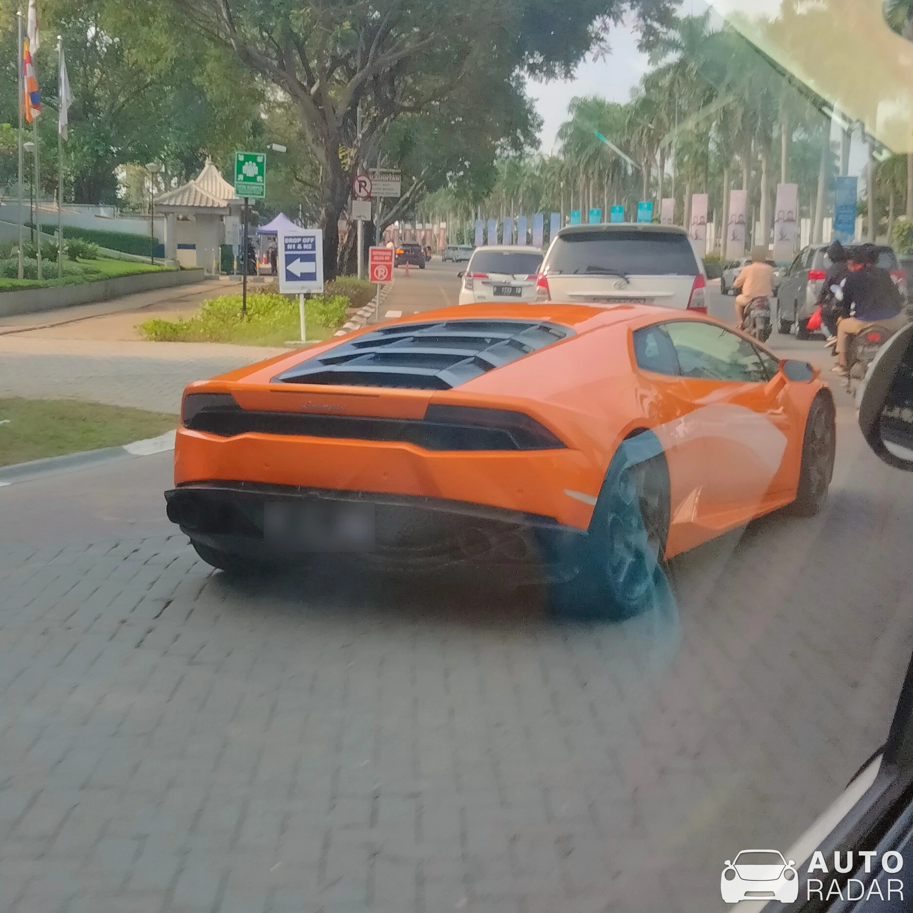 Lamborghini Huracán LP610-4 spotted in Jakarta Utara, Indonesia