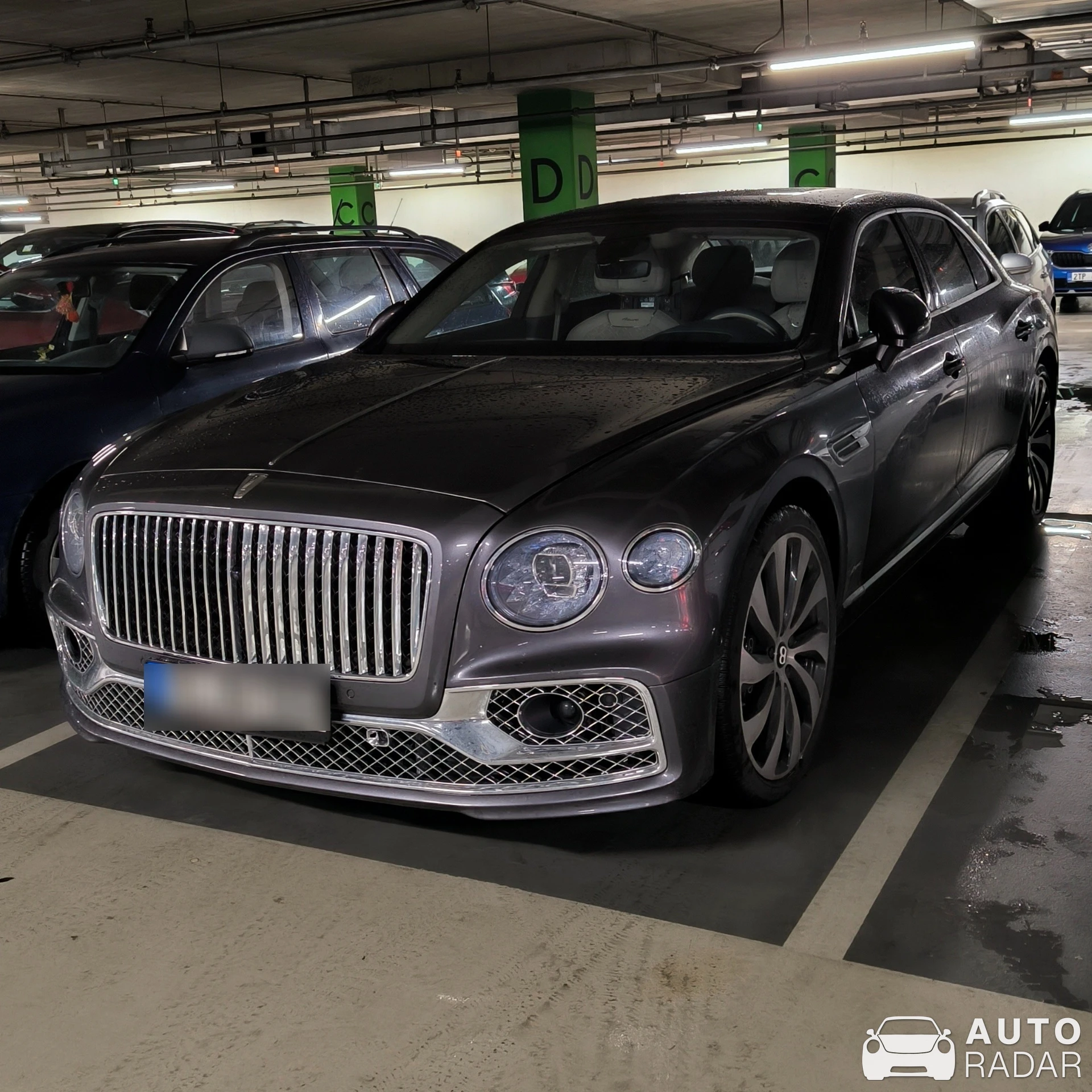 Bentley Flying Spur V8 Azure spotted in Moravská Ostrava a Přívoz, Czechia