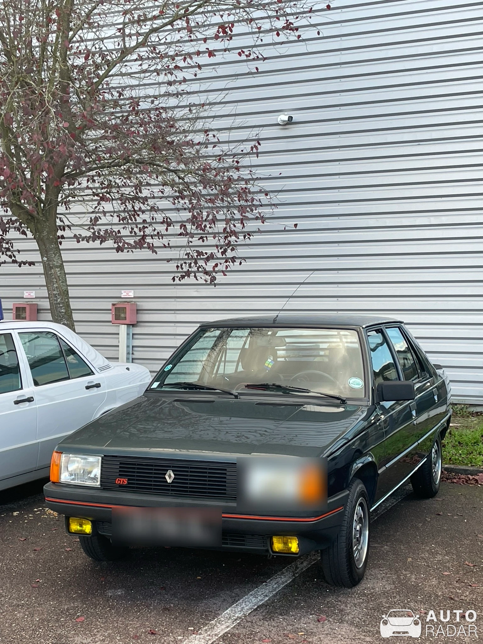 Renault 9 spotted in Moulins-lès-Metz