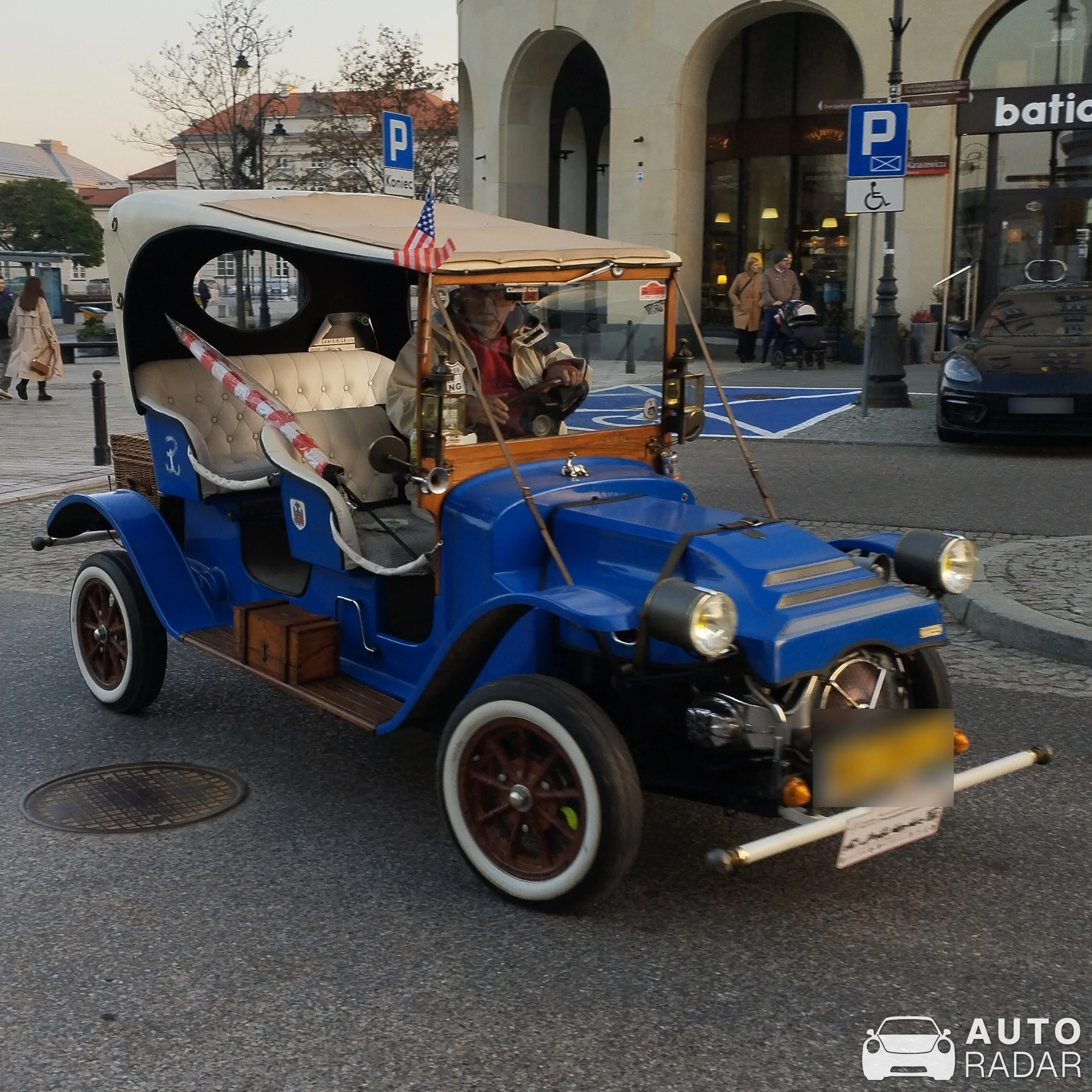 Citroën Condesa 2CV spotted in Warszawa, Poland