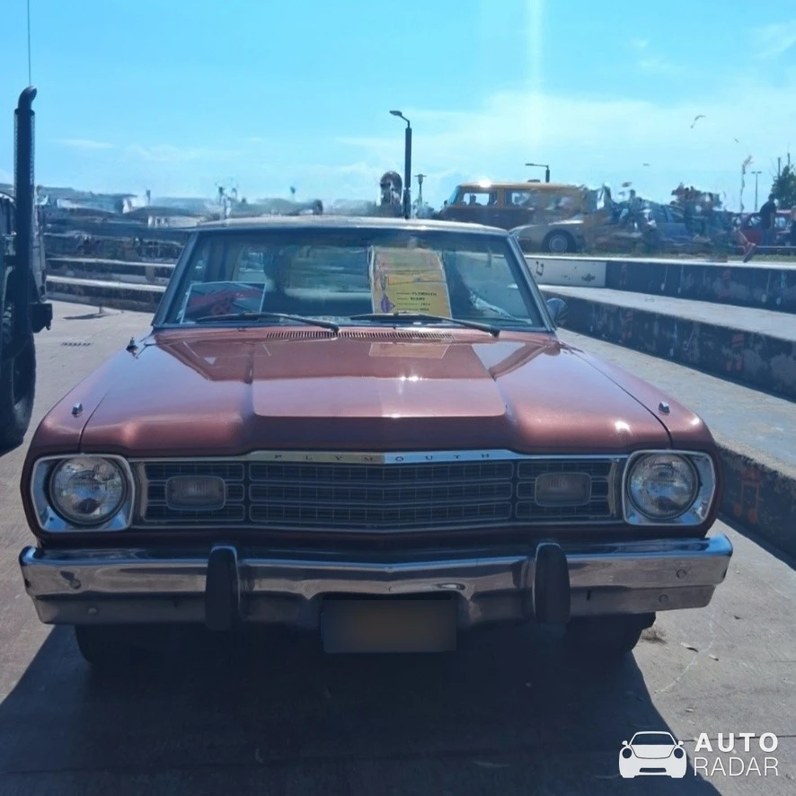 Plymouth Valiant spotted in Alimos