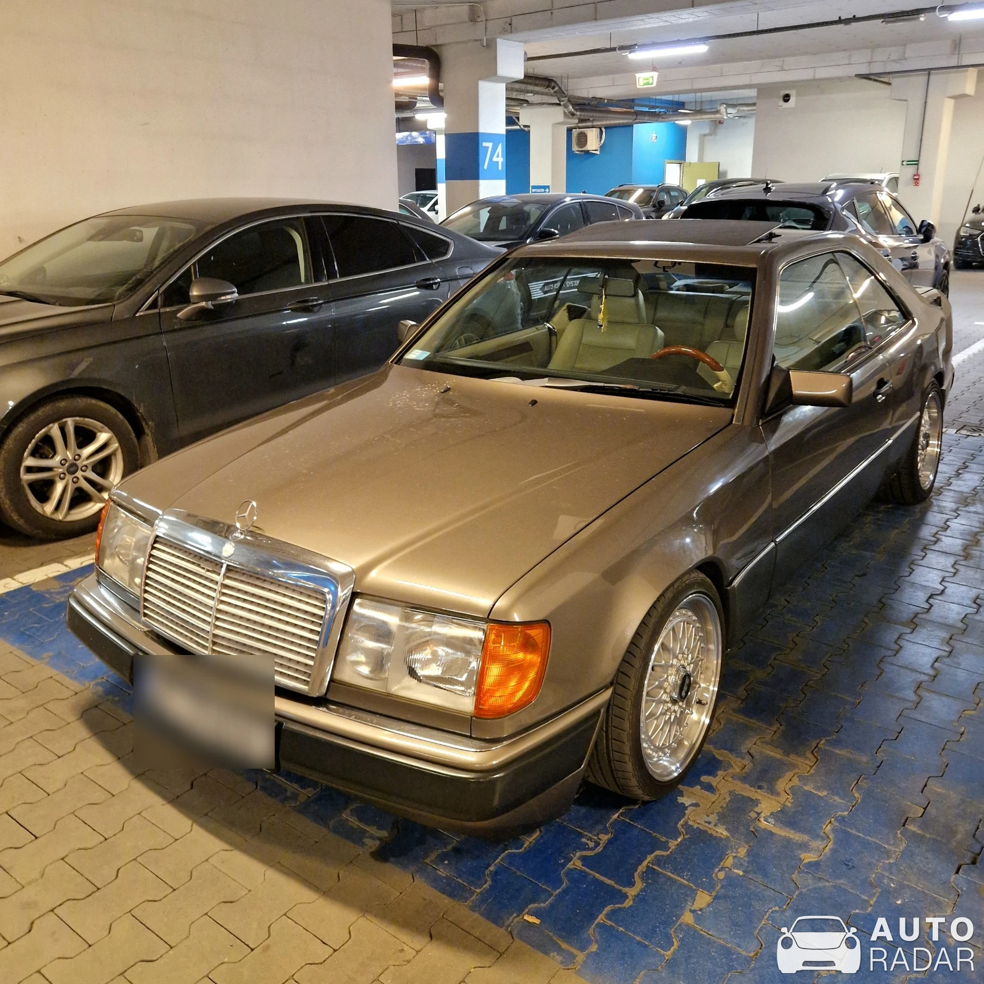 Mercedes-Benz 300CE spotted in Kraków