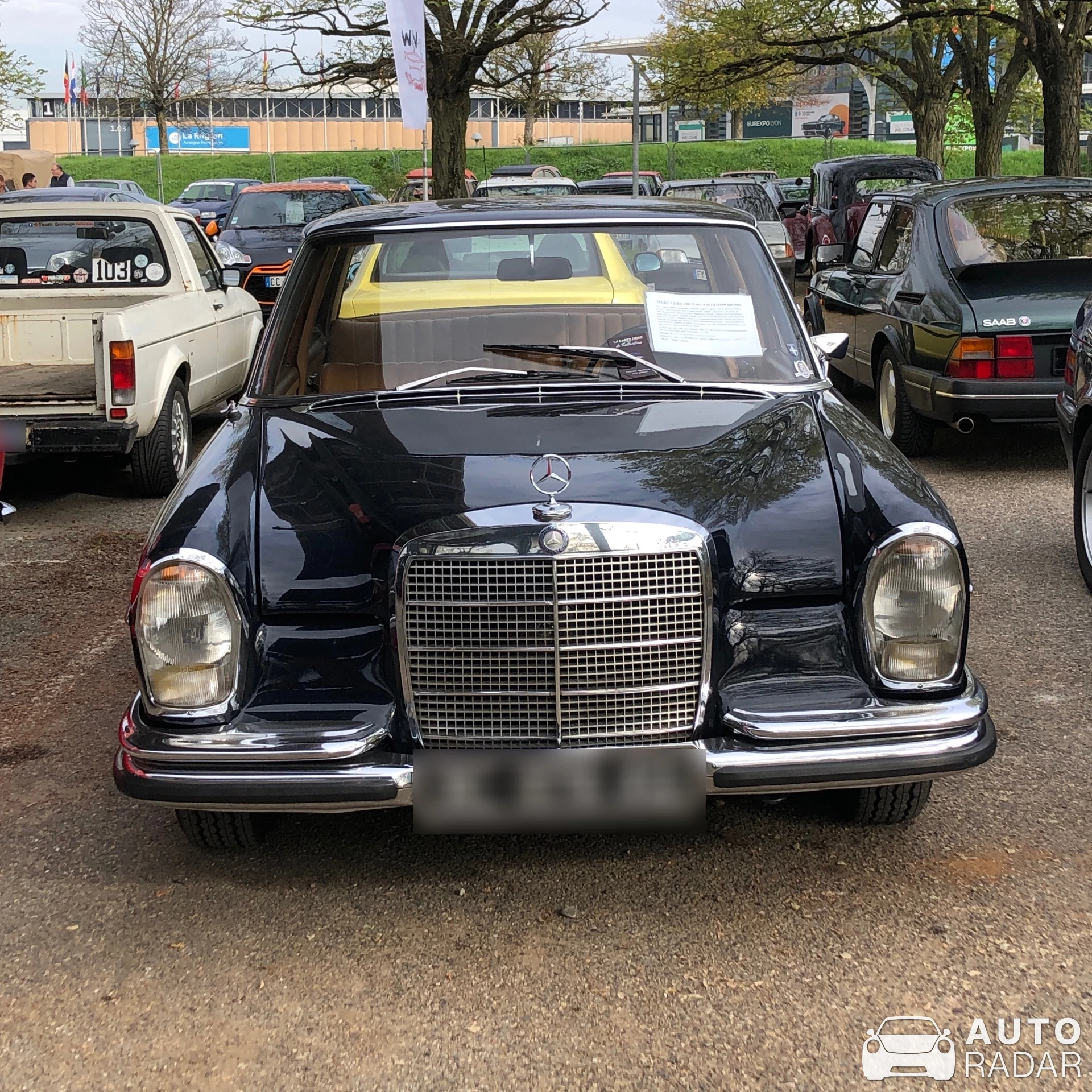 Mercedes-Benz 280 SE spotted in Chassieu, France