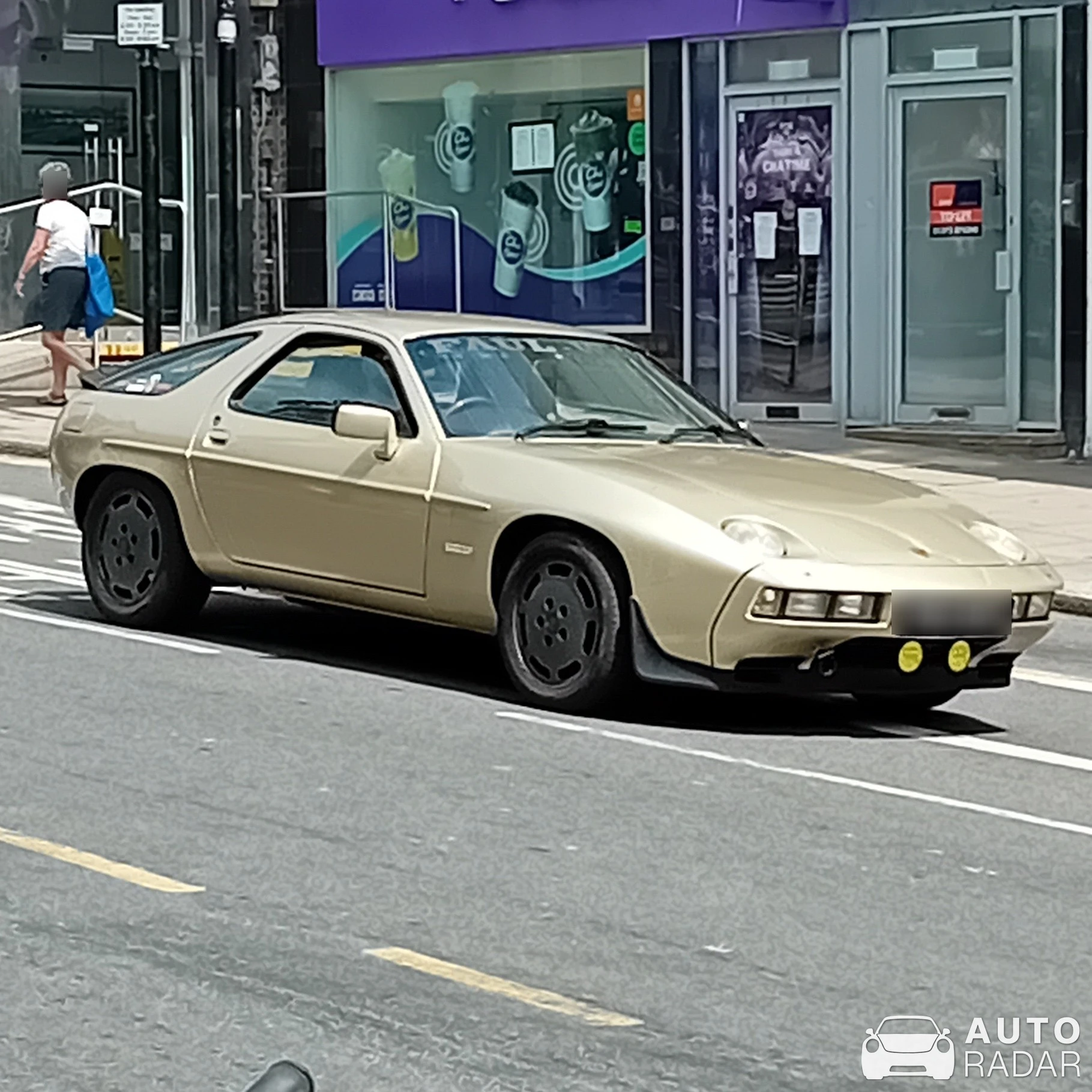 Porsche 928 S spotted in Brighton and Hove