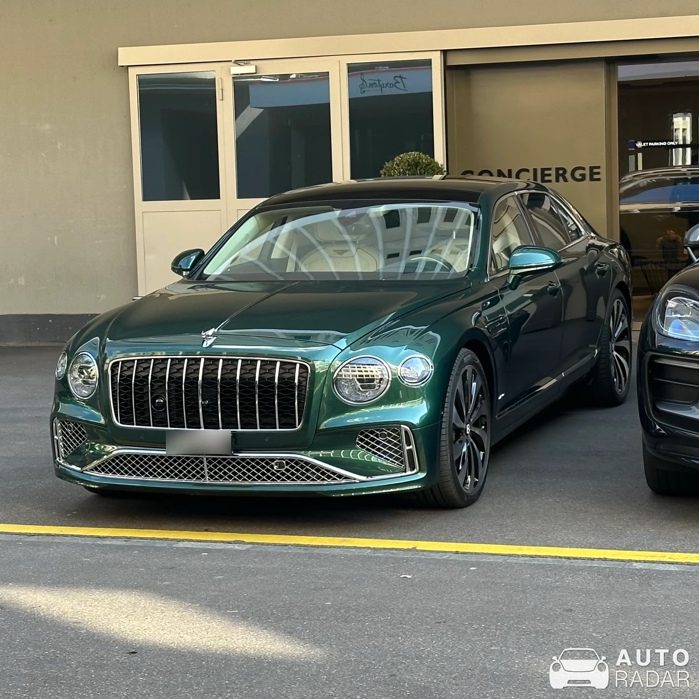 Bentley Flying Spur V8 Azure spotted in Zürich