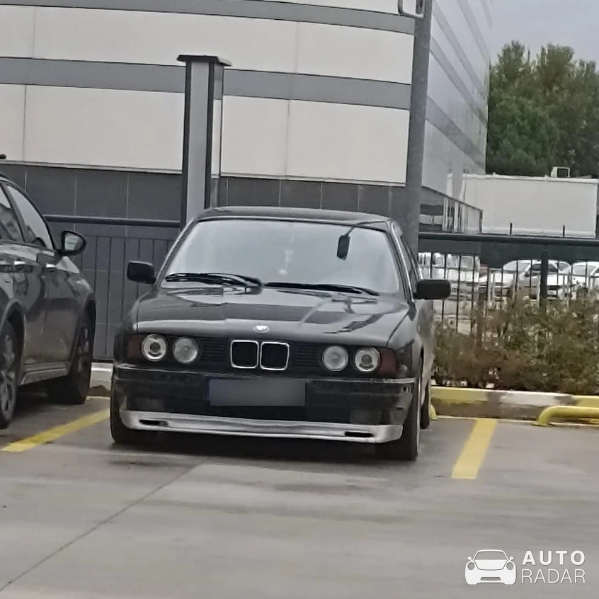 BMW 5 Series E34 spotted in Nilüfer, Türkiye