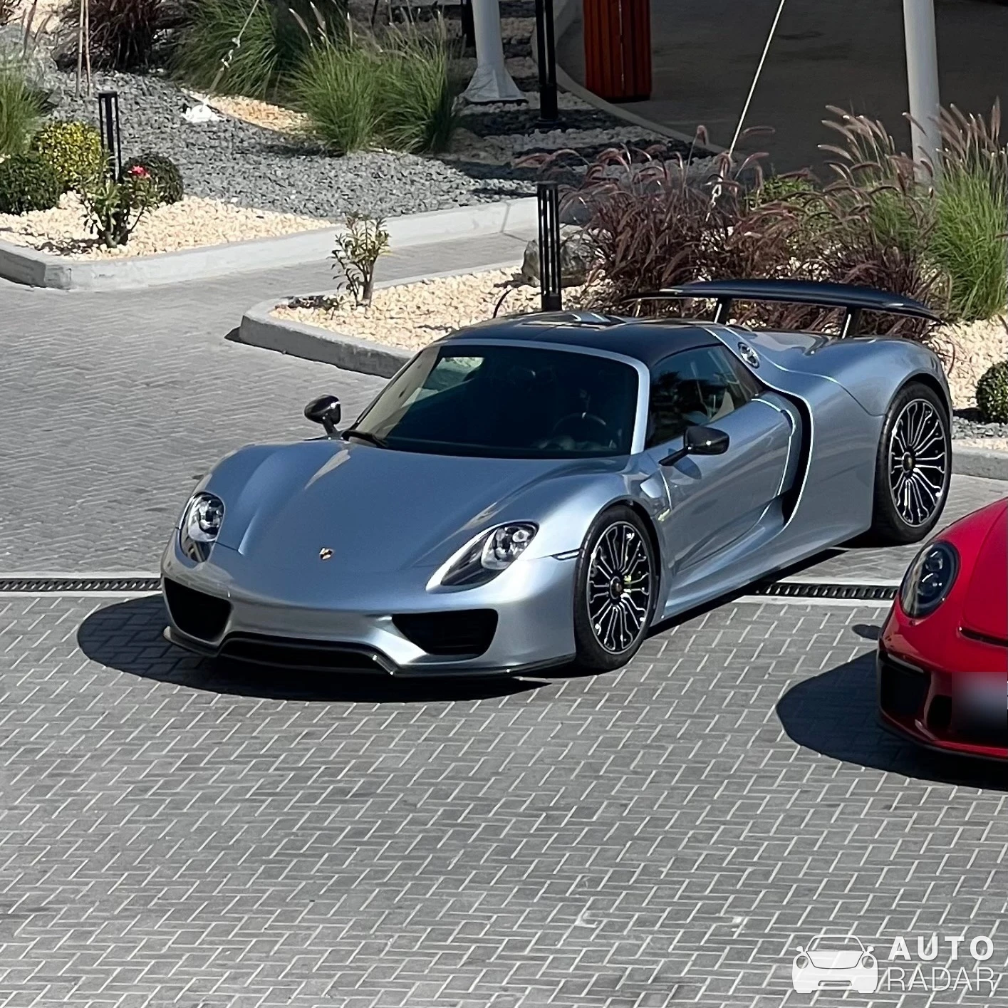 Porsche 918 Spyder spotted in Abu Dhabi, United Arab Emirates
