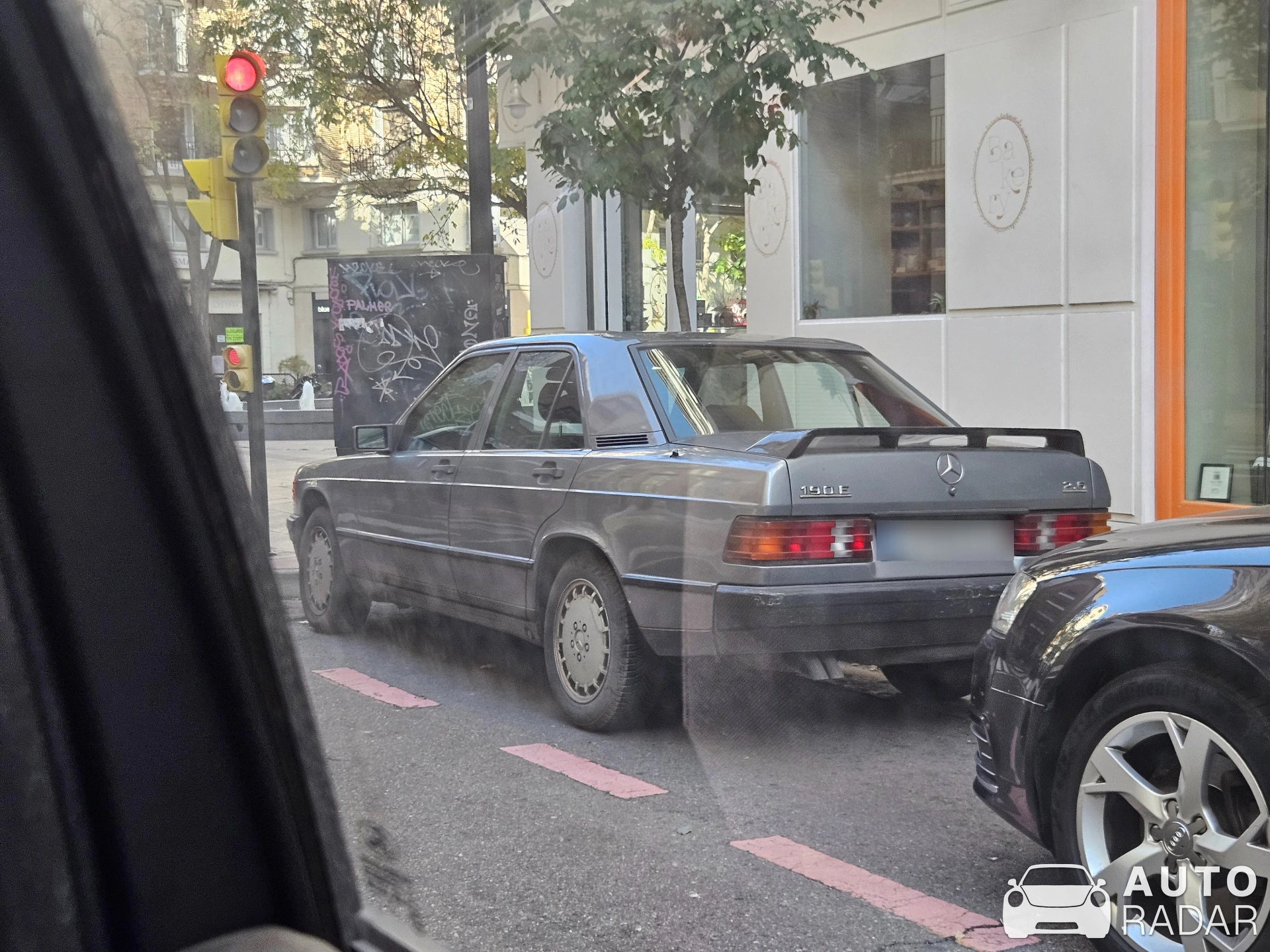 Mercedes-Benz 190E spotted in Zaragoza, España
