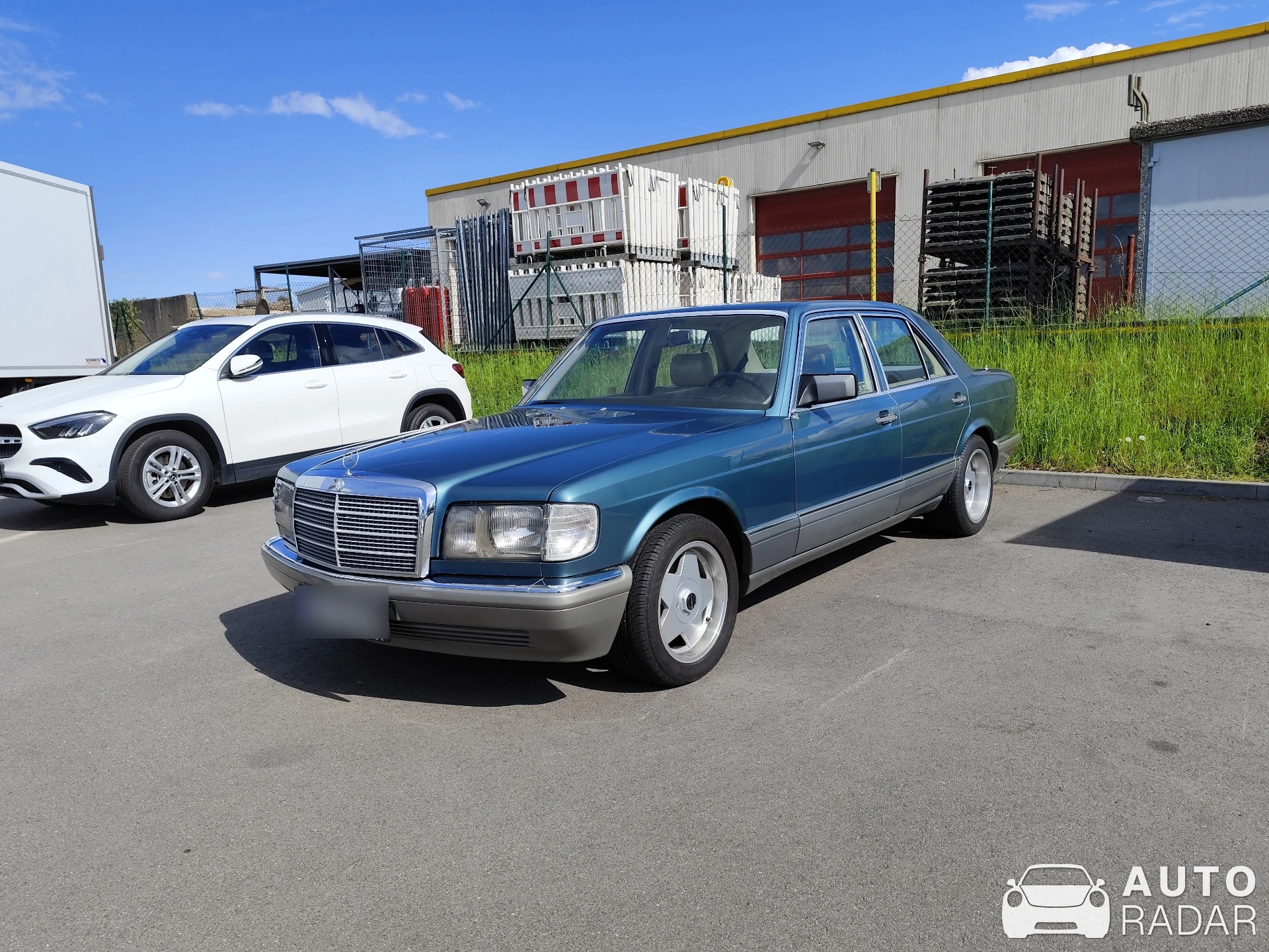 Mercedes-Benz 300SE W126 spotted in Chemnitz