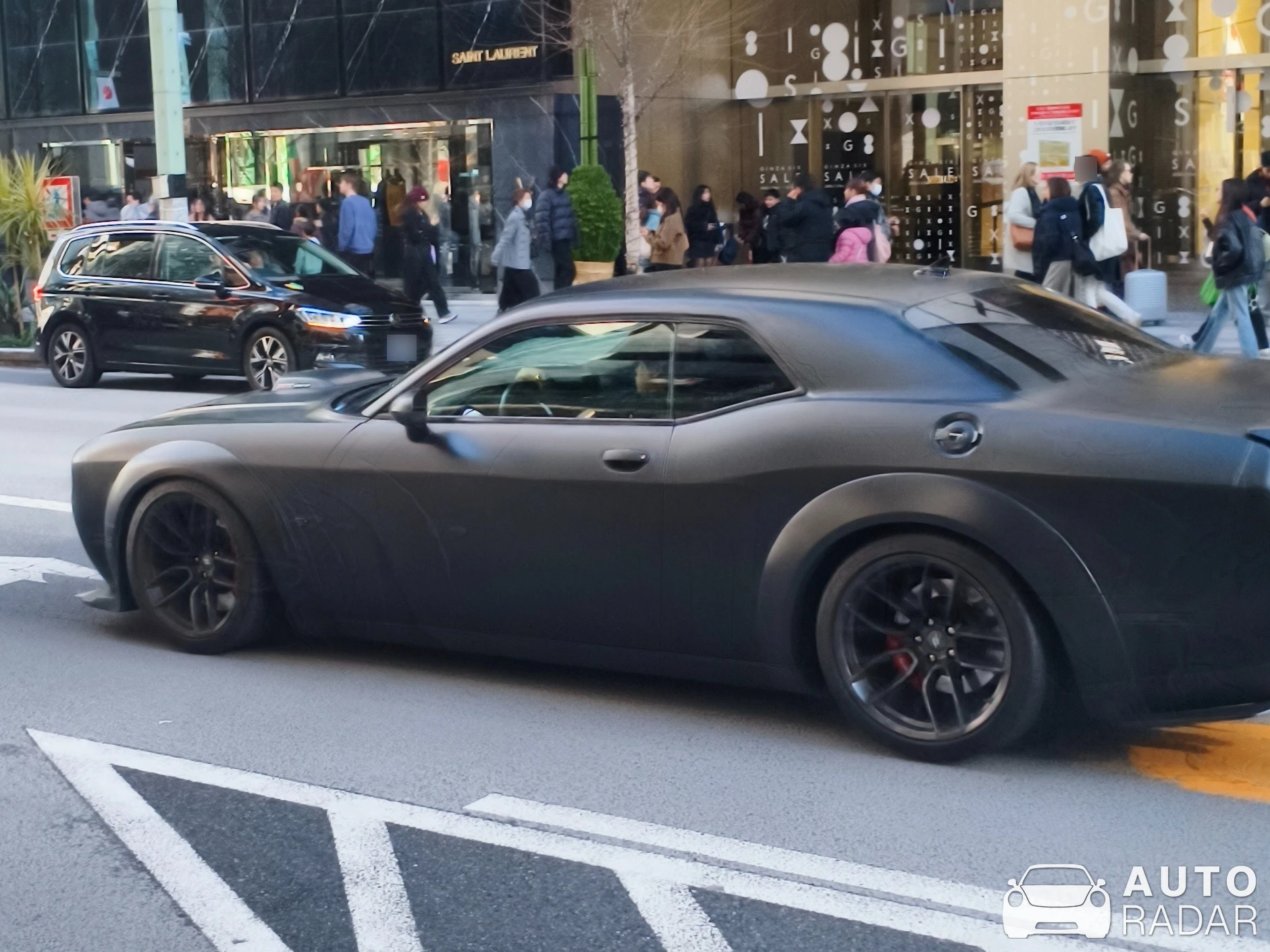 Dodge Challenger SRT Hellcat spotted in 中央区, 日本