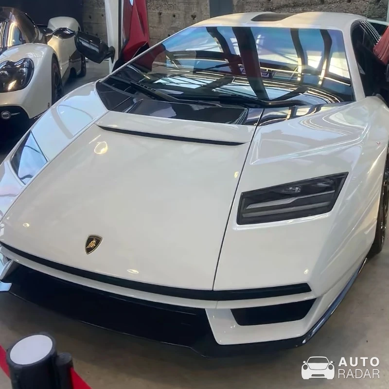Lamborghini Countach LPI 800-4 spotted in München, Deutschland