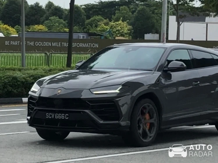 Lamborghini Urus spotted in Singapore, Singapore