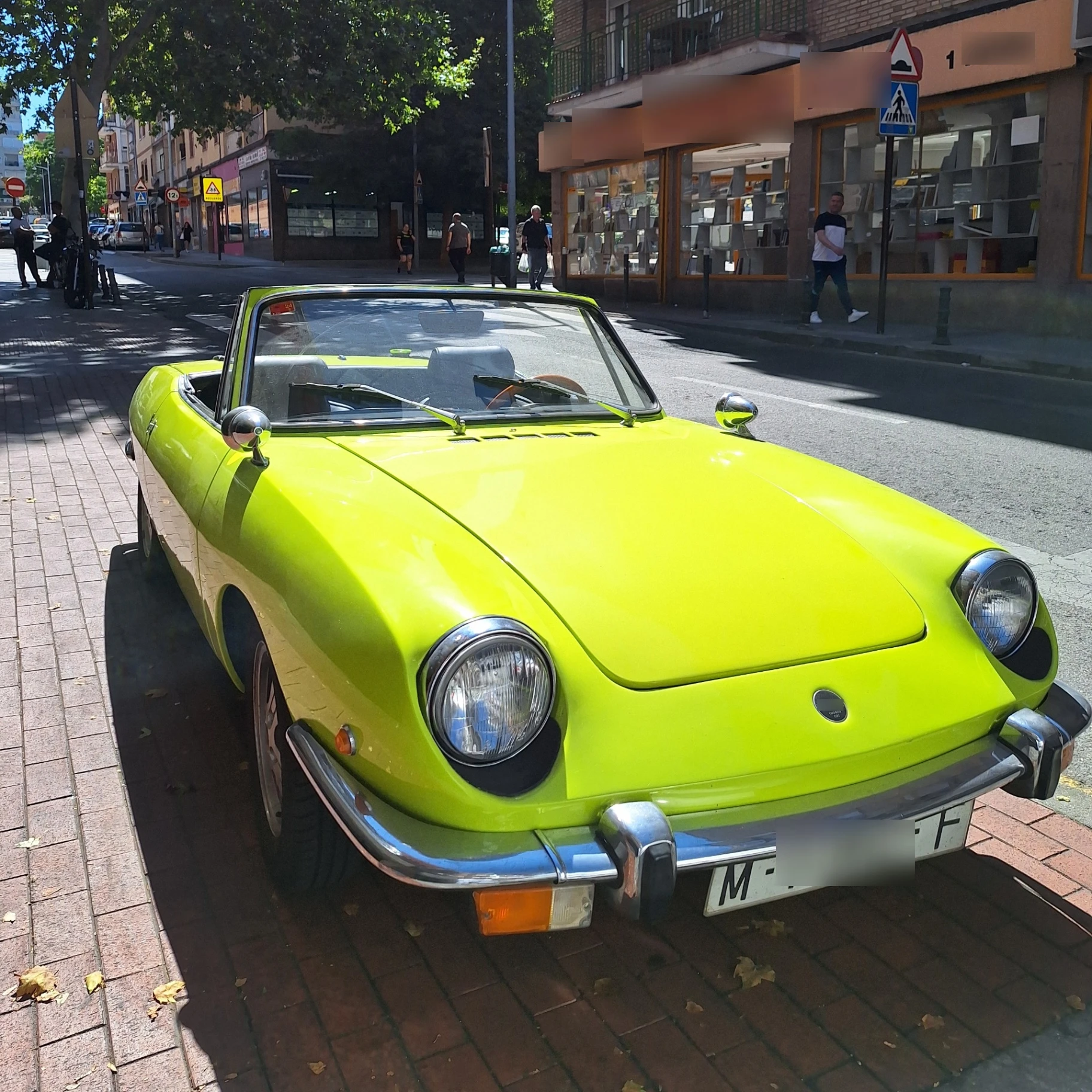 SEAT 850 Spider spotted in Alcorcón