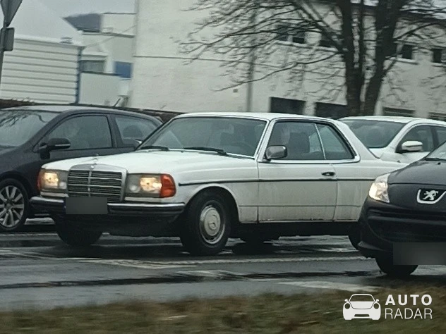 Mercedes-Benz 200E W123 spotted in Jelenia Góra