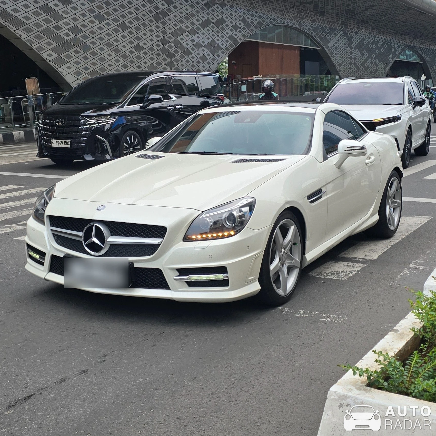 Mercedes-Benz SLK 300 spotted in Jakarta