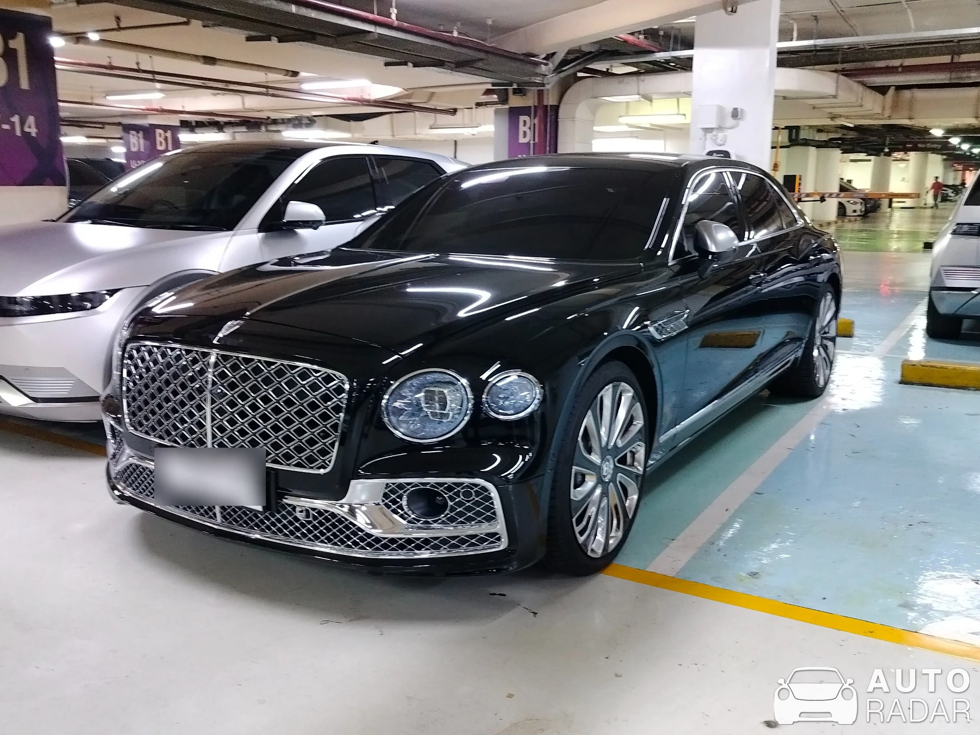 Bentley Continental Flying Spur spotted in Kota Jakarta Pusat, Indonesia