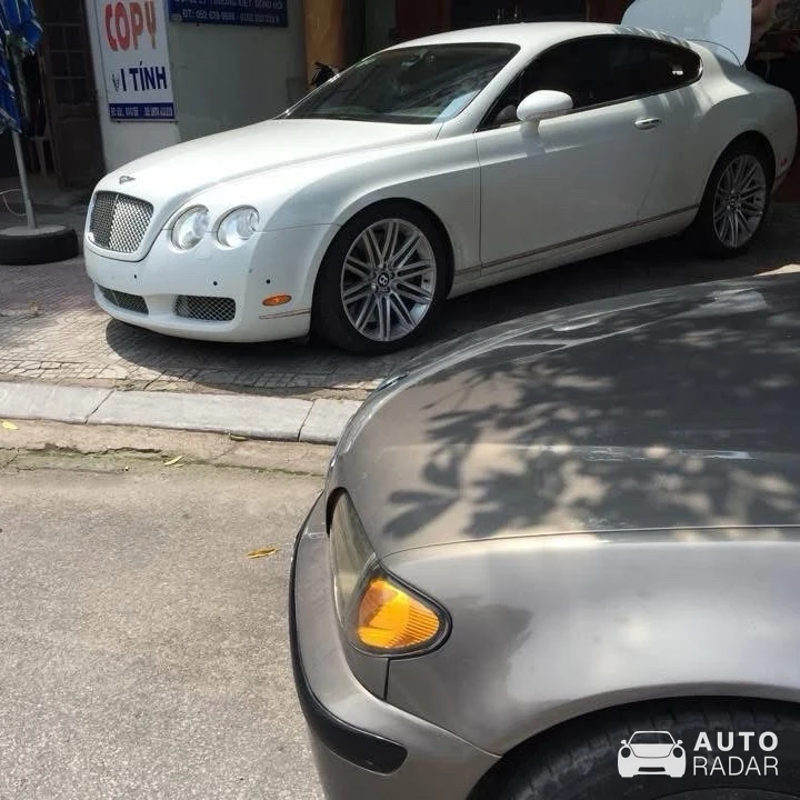 Bentley Continental GT spotted in Đồng Hới