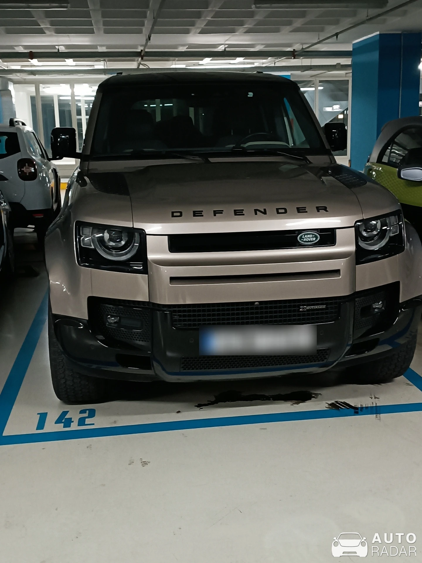 Land Rover Defender 110 spotted in Άγιος Δημήτριος Αττικής, Ελλάδα