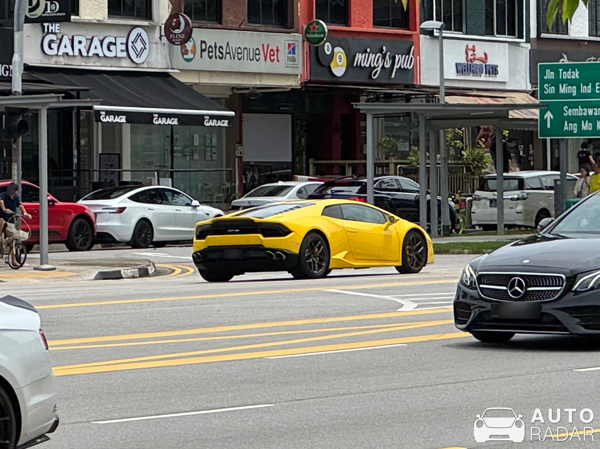 Lamborghini Huracán LP580-2 spotted in Singapore