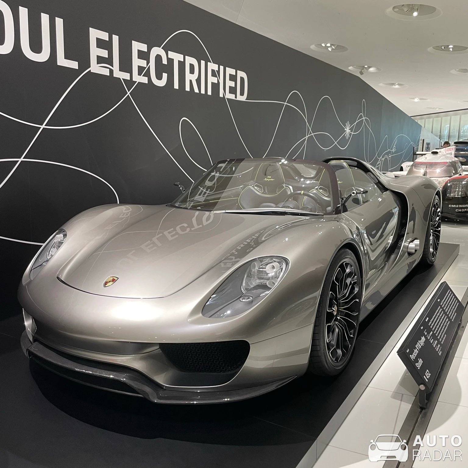 Porsche 918 Spyder Studie spotted in Stuttgart