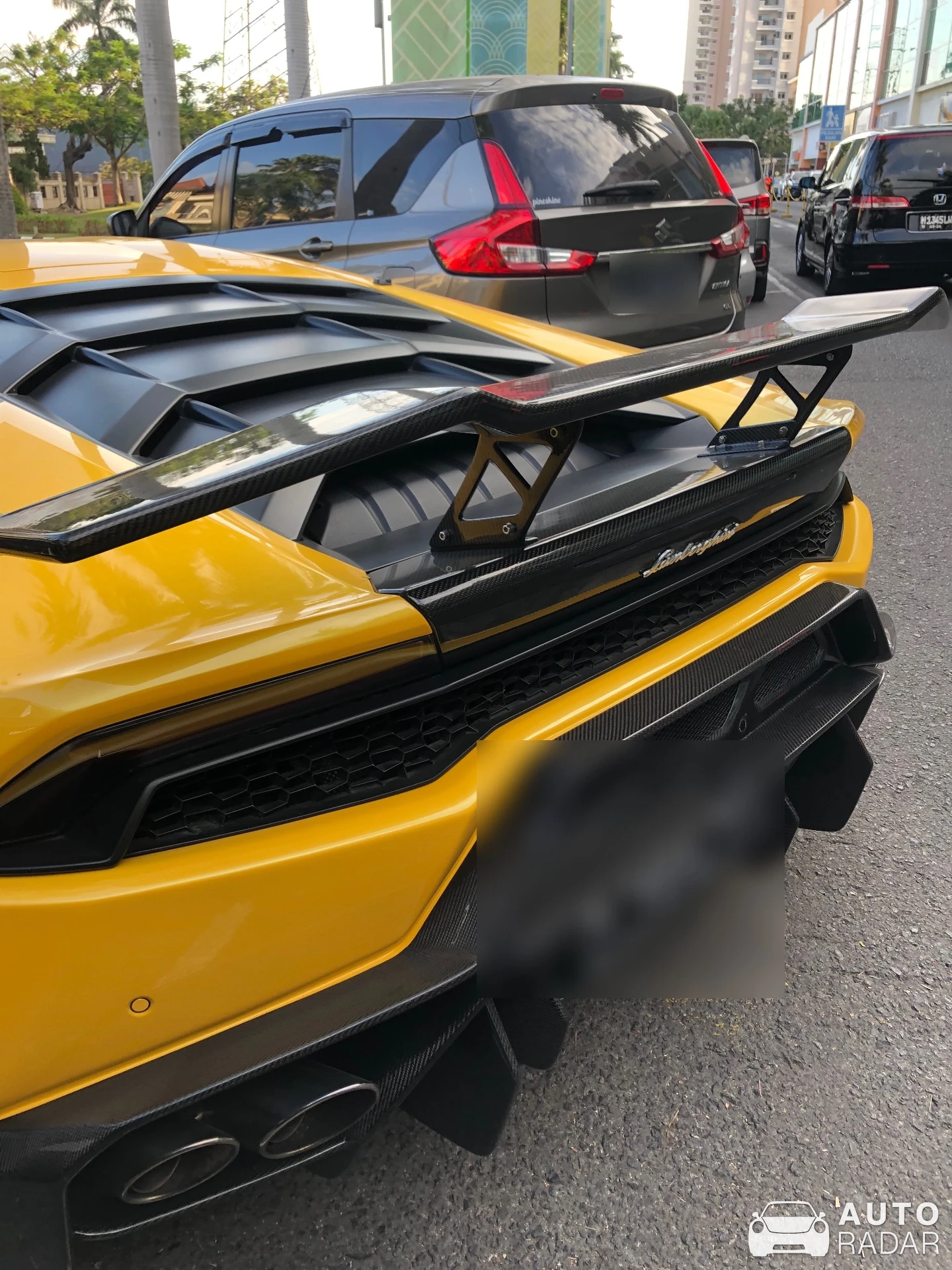 Lamborghini Huracán LP610-4 spotted in Surabaya, Indonesia