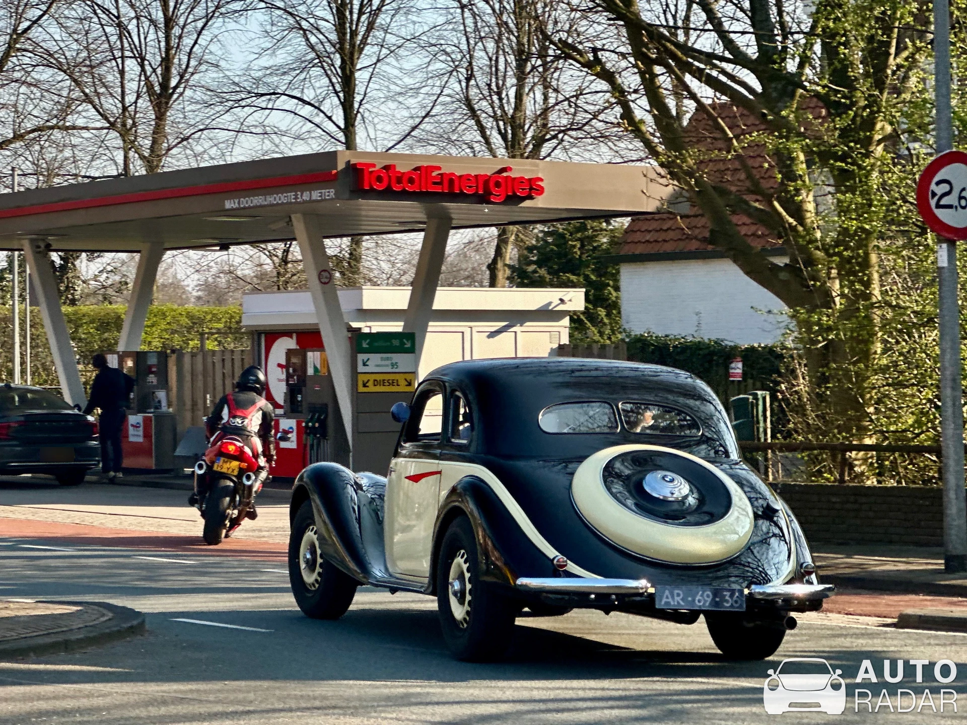 BMW 327 spotted in Bloemendaal